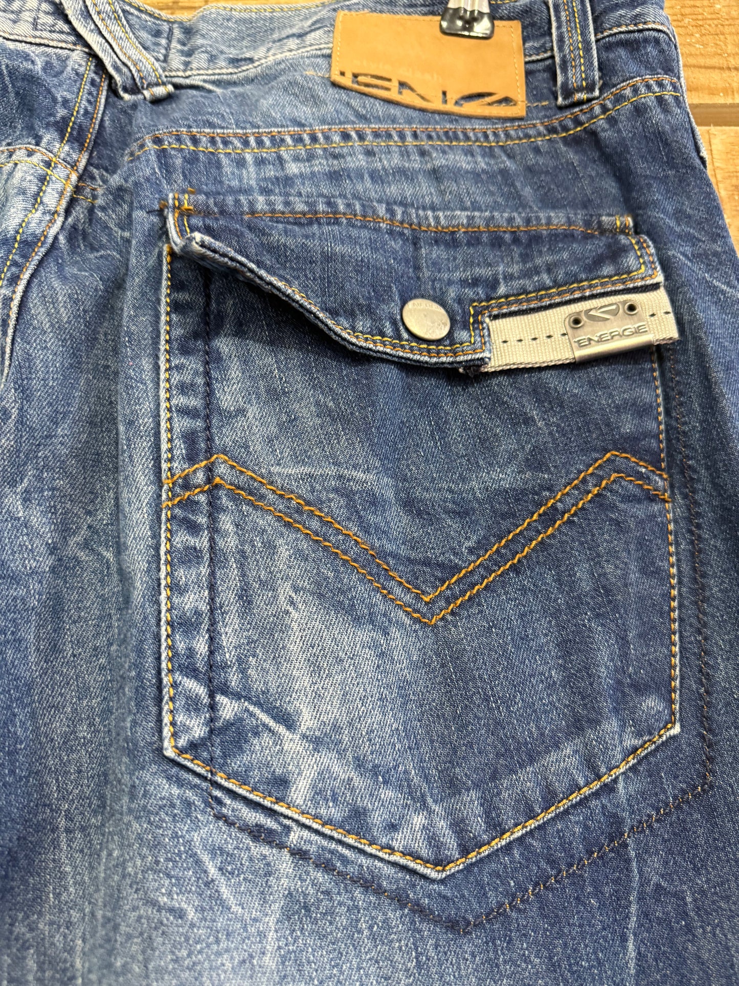Vintage Y2K Energie stonewash jeans. Waist: 34” Leg: 34”