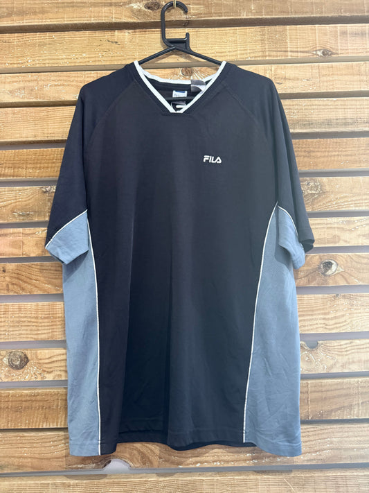 Vintage 90s Fila sports top/ t-shirt. Size Large.