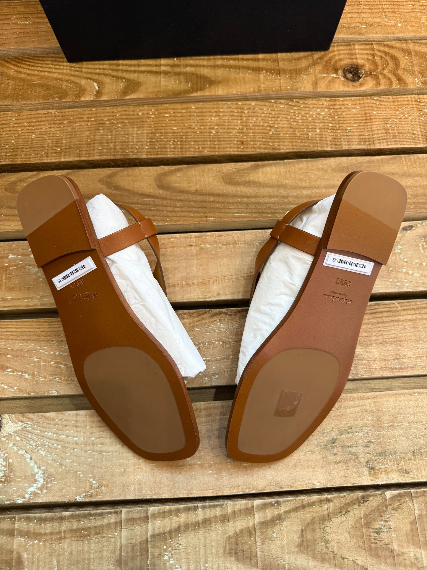 BNIB Ralph Lauren leather buckled thong sandals/ t strap. Summer/ holiday. EU39.5 UK6.5