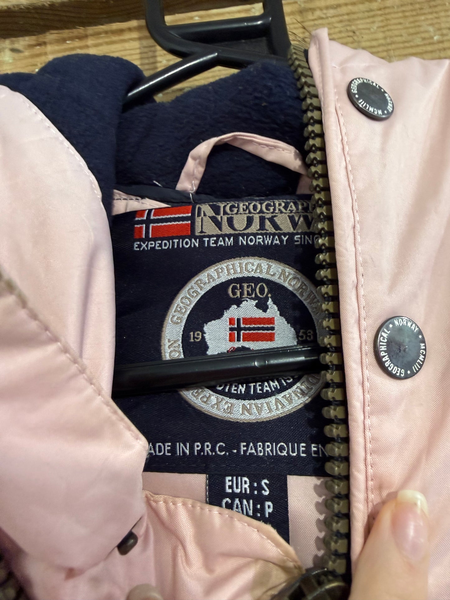Geographical Norway 1/4 zip windbreaker/ anorak jacket/ coat. Size small. Pink.