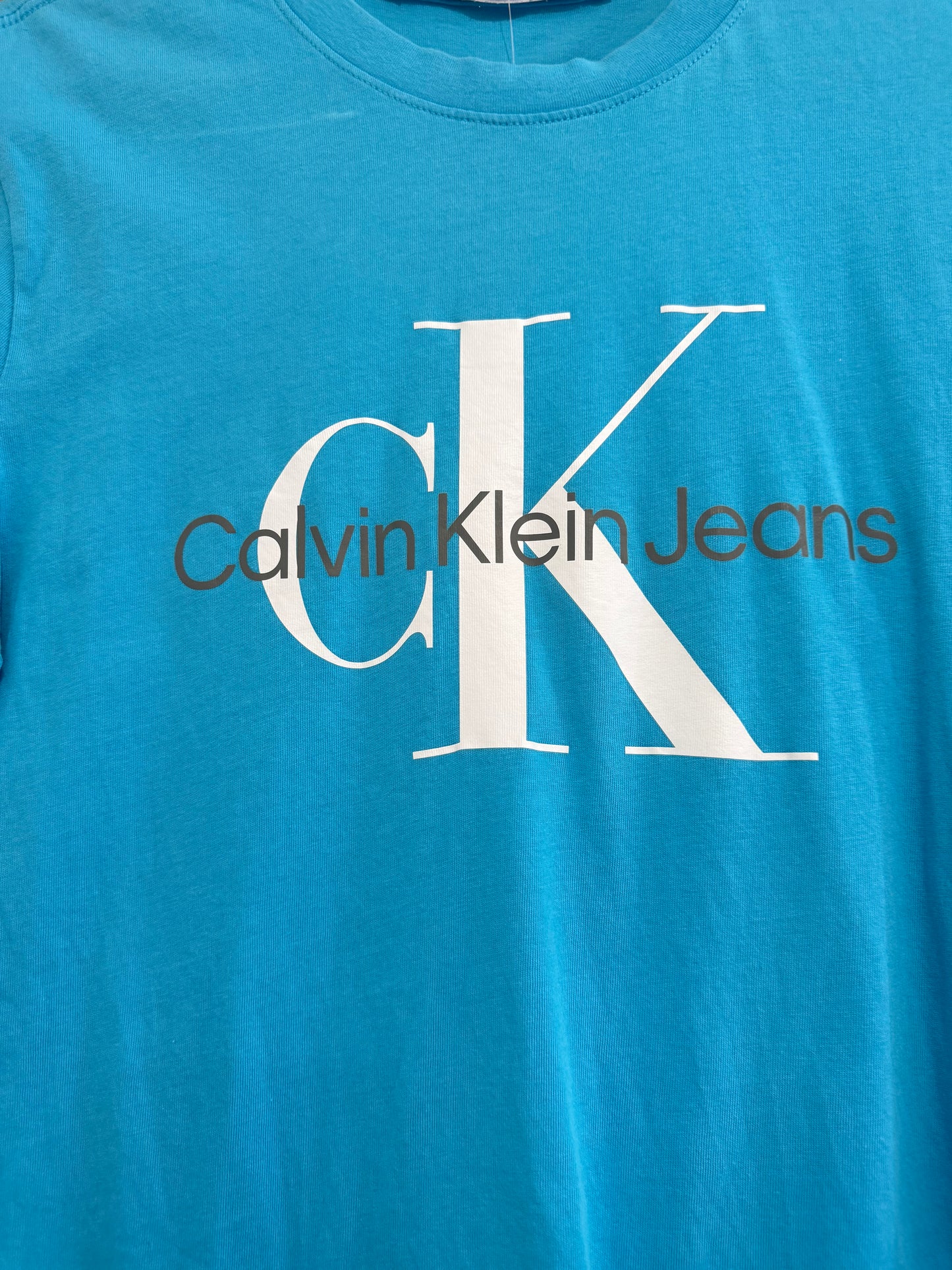 Vintage Y2K Calvin Klein logo T-shirt. Size Medium.