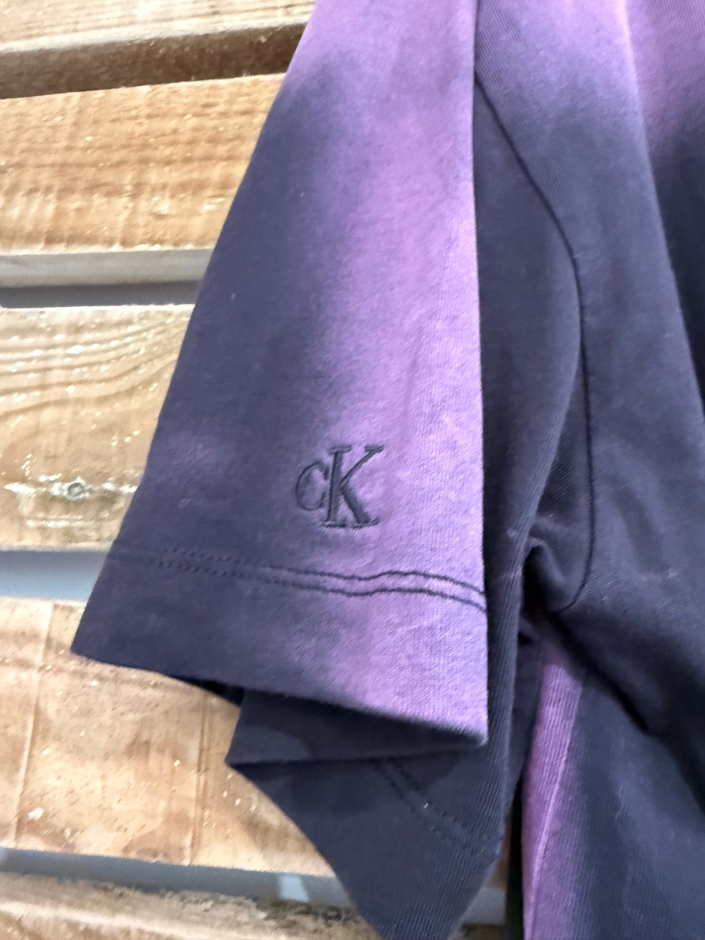 Vintage Y2K Calvin Klein Tie dye logo T-shirt. Purple. Size Medium.