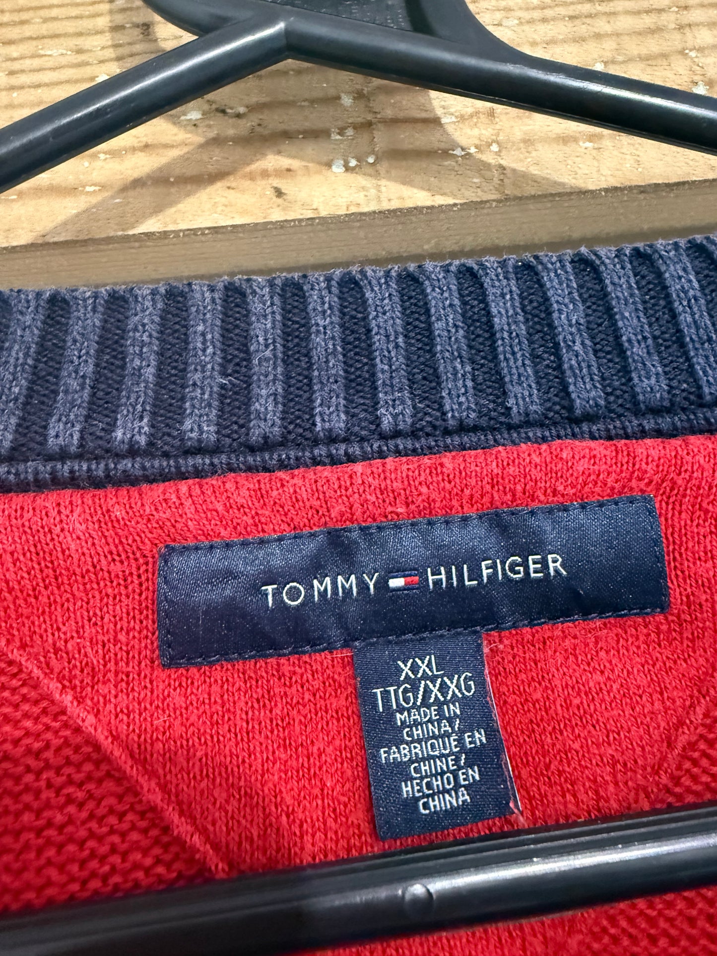Vintage 90s Tommy Hilfiger cotton jumper/ sweater. Red. Size XXL.