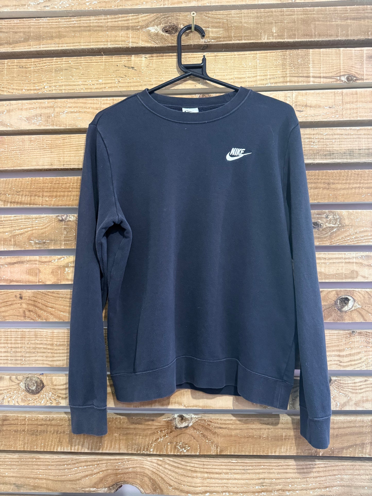 Vintage Y2K Nike logo sweater/ sweatshirt. Black. Size Medium.