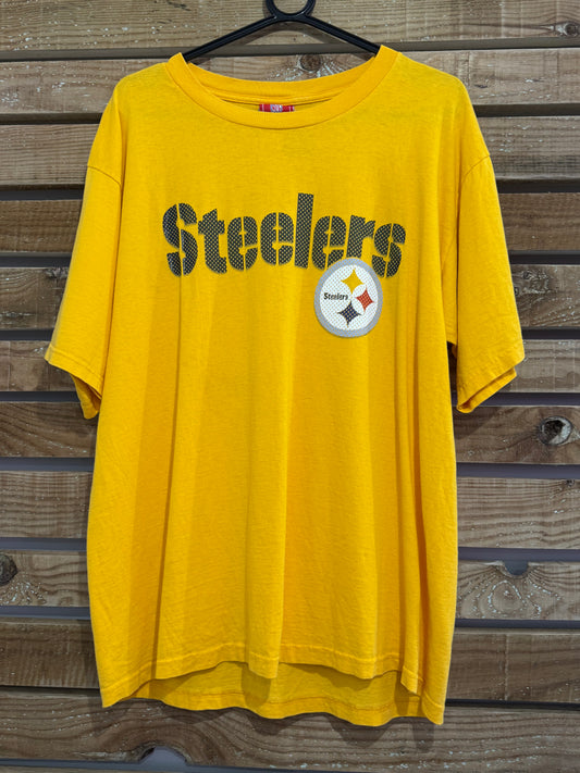 Vintage 90s Steelers NFL USA American spell-out football t-shirt. Size Large.