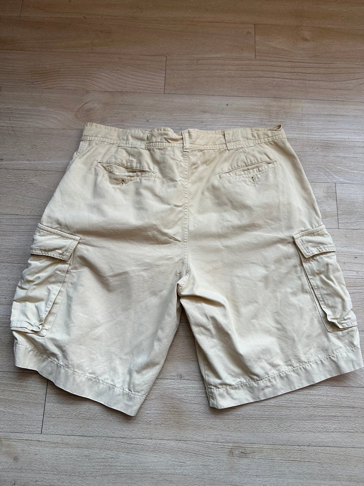 Vintage Y2K Australian cream cargo  shorts. 36” waist.