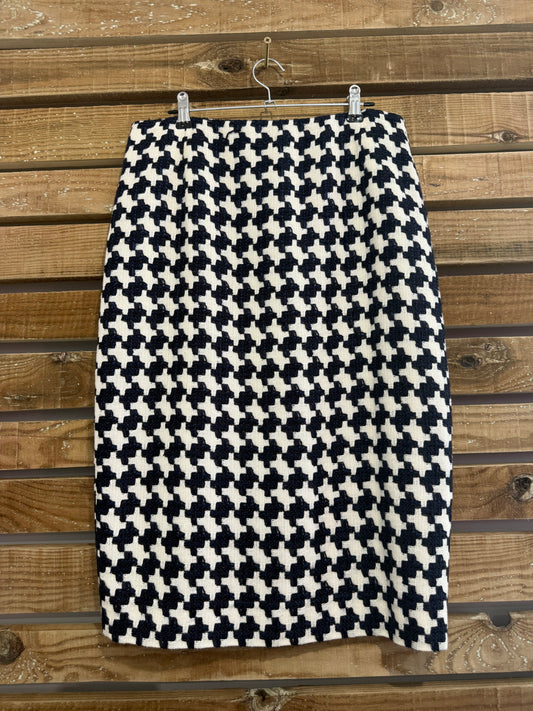 Vintage Y2K Jaeger houndstooth/ dogtooth wool skirt. Waist 30”