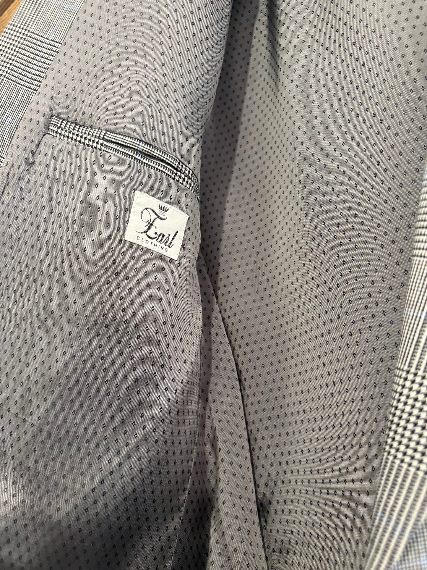 Vintage 80s East - Prince of Wales (Glen) check 2 piece suit. Jacket & Trousers. 42” chest, 32”waist.