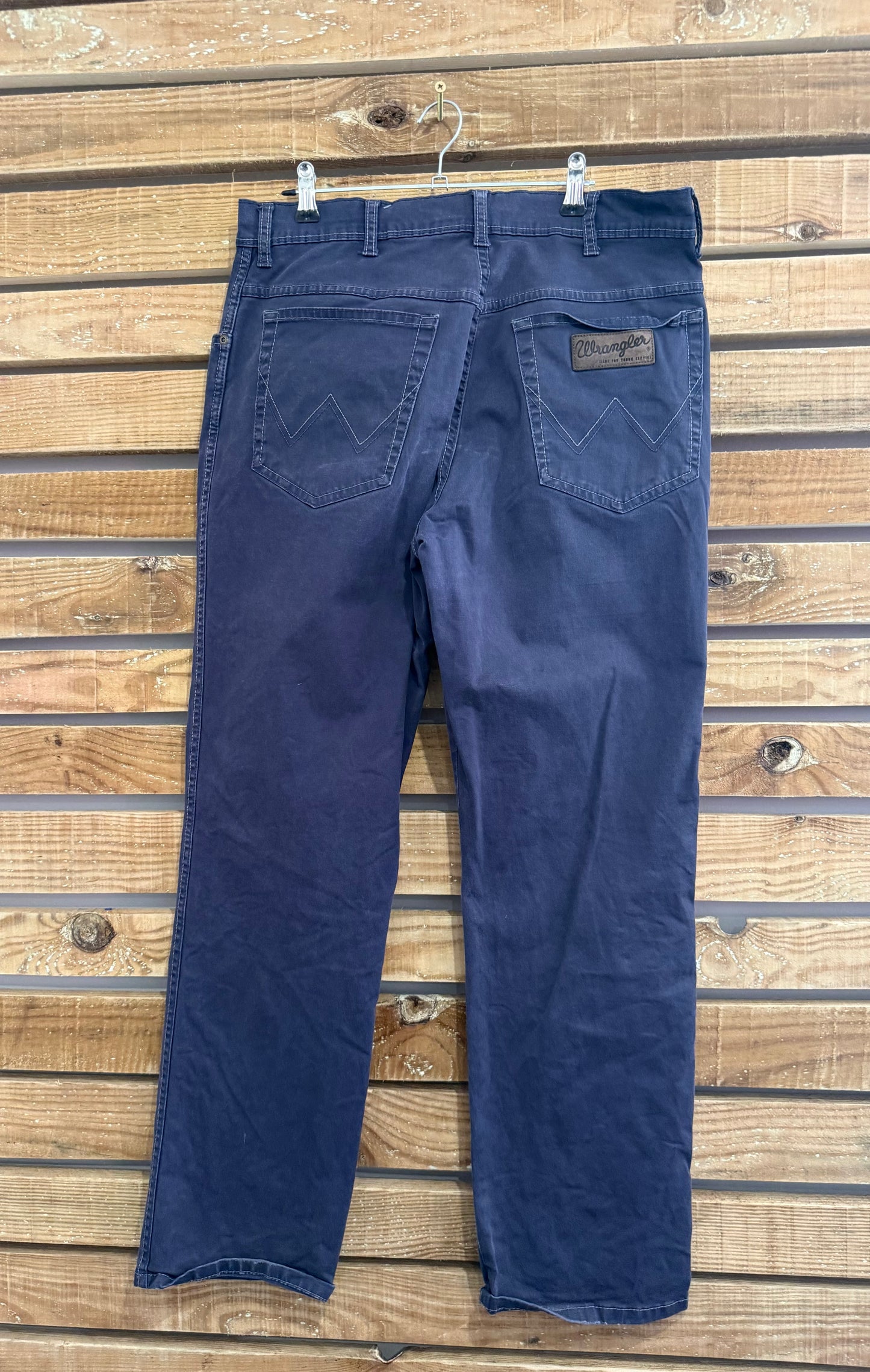Vintage Y2K Wrangler bootcut denim jeans. Indigo. Waist 32” leg 30.5”