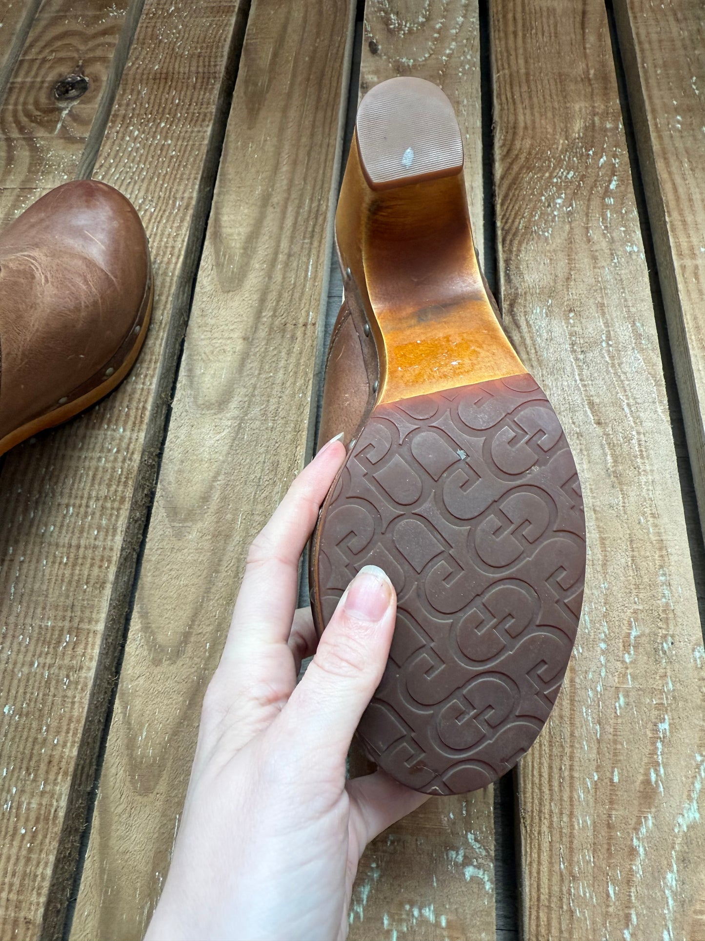 Vintage Y2K Ugg heeled mule, shearling sheepskin lined clog shoes. Size UK4.5