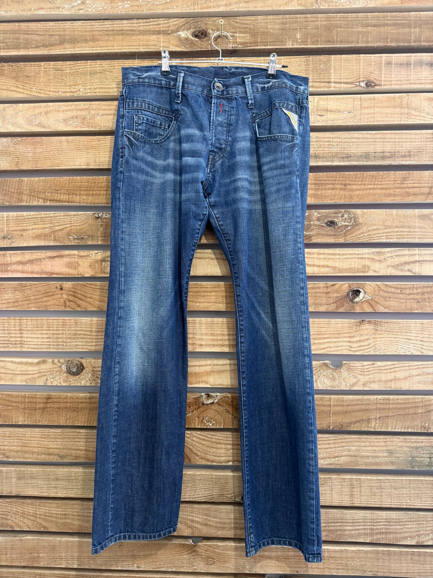 Vintage Y2K Replay straight leg blue jeans. Waist 33”, leg 33”