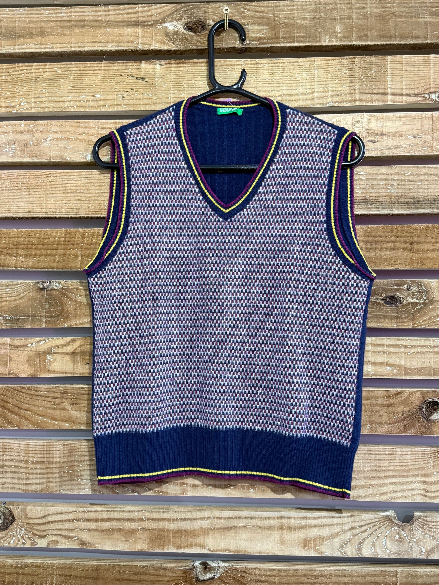 Vintage Y2K United Colors of Benetton knitted vest jumper/ sweater. Patterned. Size small.