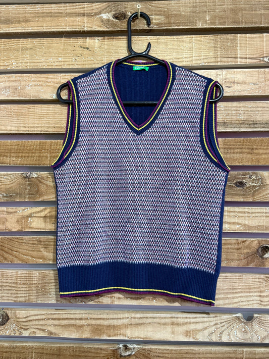 Vintage Y2K United Colors of Benetton knitted vest jumper/ sweater. Patterned. Size small.