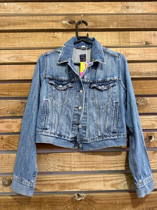 Vintage Y2K Levi’s blue denim jacket. Size medium