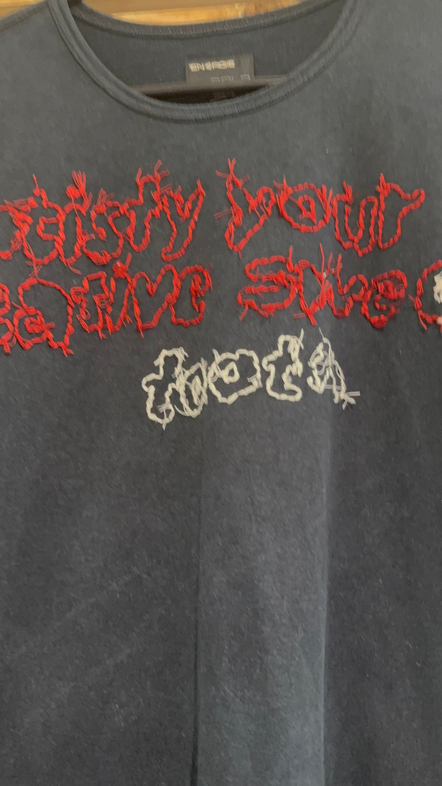 Vintage Y2K Energie “Satisfy your creative sweet tooth” motif T-shirt. Size XL