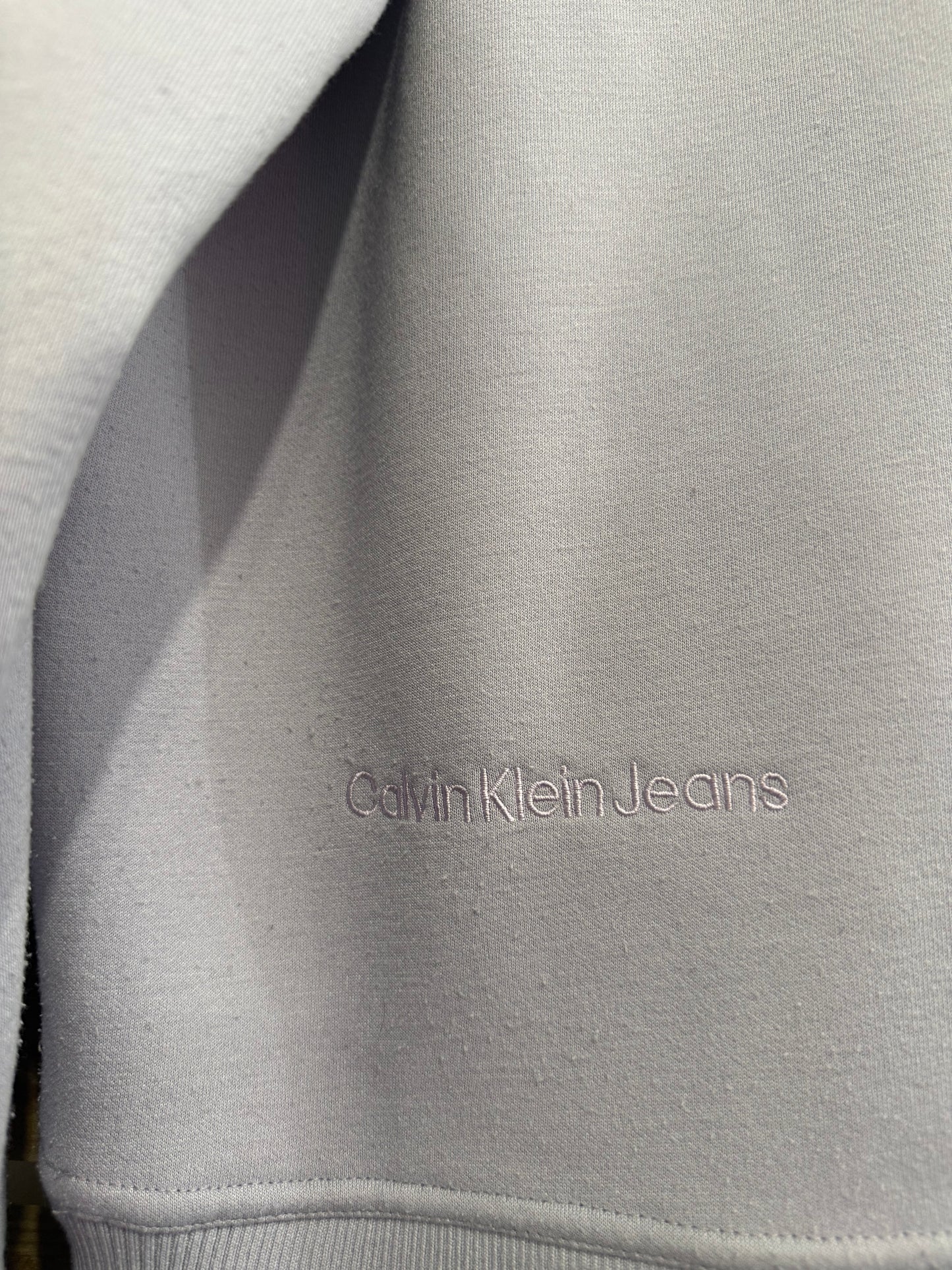 Vintage Y2K Calvin Klein sweater/ sweatshirt. Lilac. Size medium.