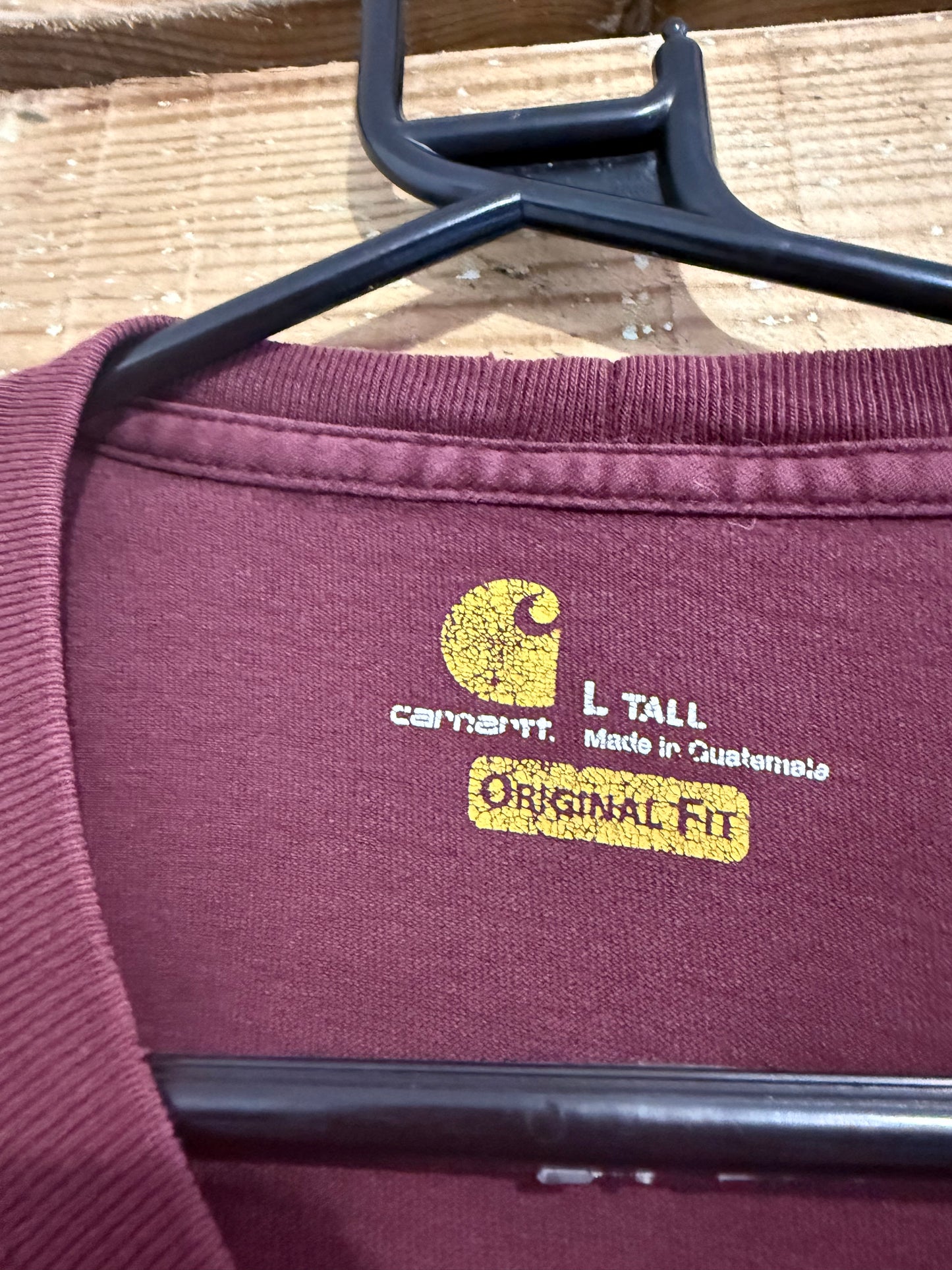 Carhartt logo pocket t-shirt. Burgundy. Workwear/ cowboy/ USA. Size Large.