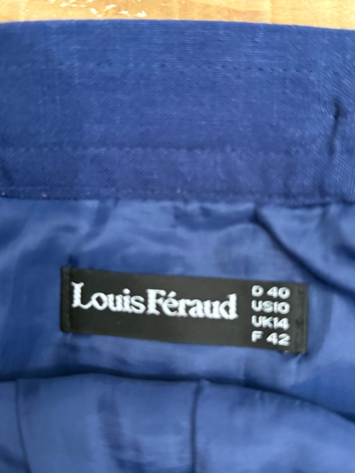 Vintage 80s does 40s Louis Feraud wool skirt. Waist 30” size 10