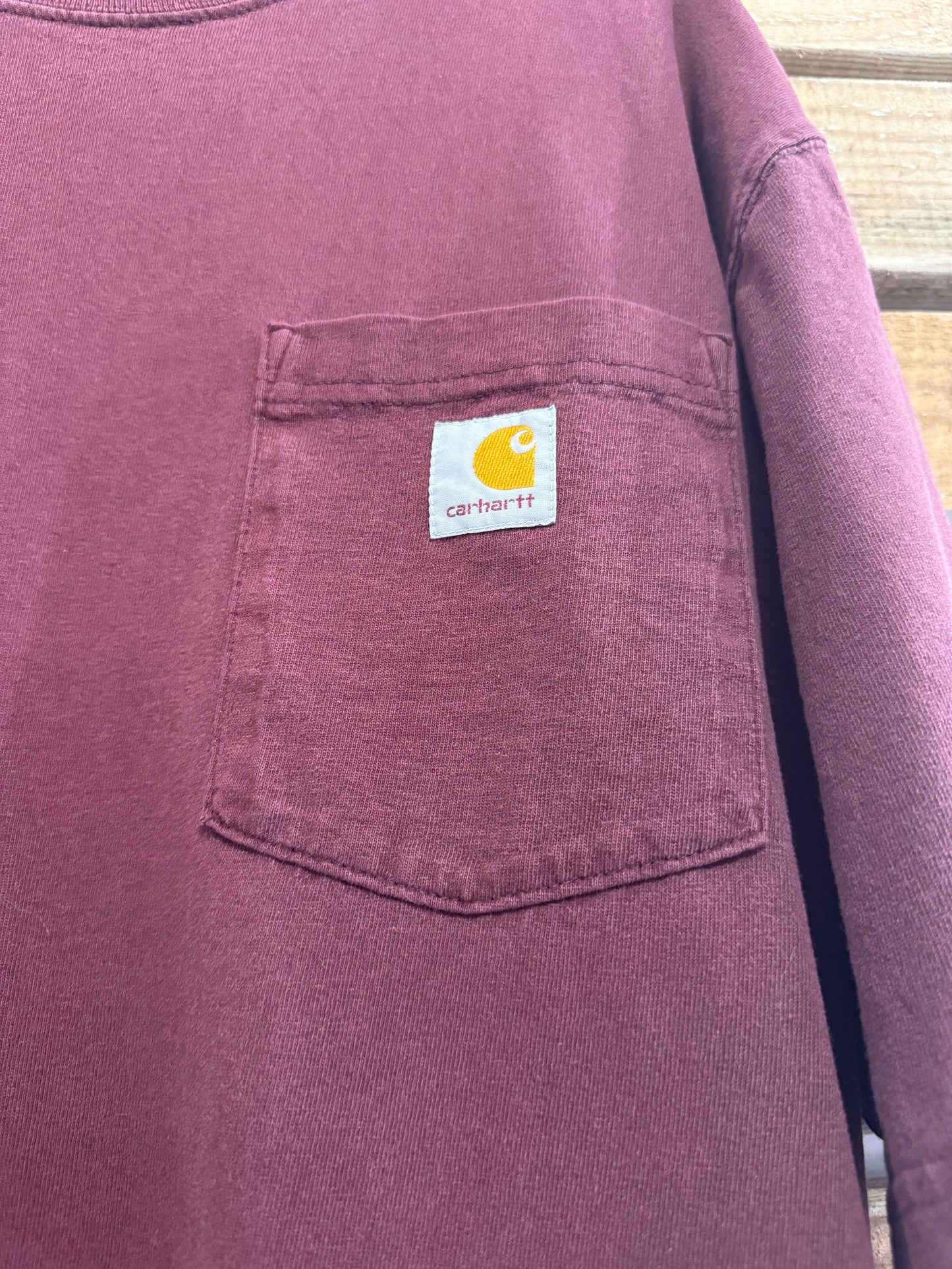 Carhartt logo pocket t-shirt. Burgundy. Workwear/ cowboy/ USA. Size Large.