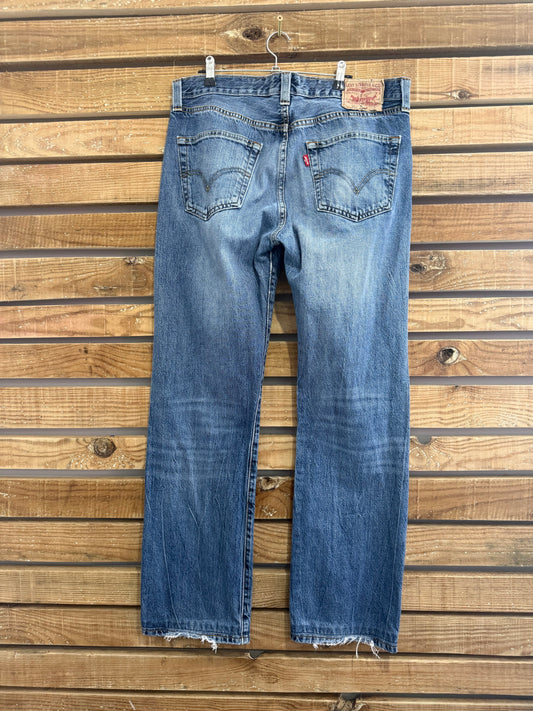Vintage Y2K Levi’s 501 straight leg Jeans. Blue. Waist 34” leg 31”