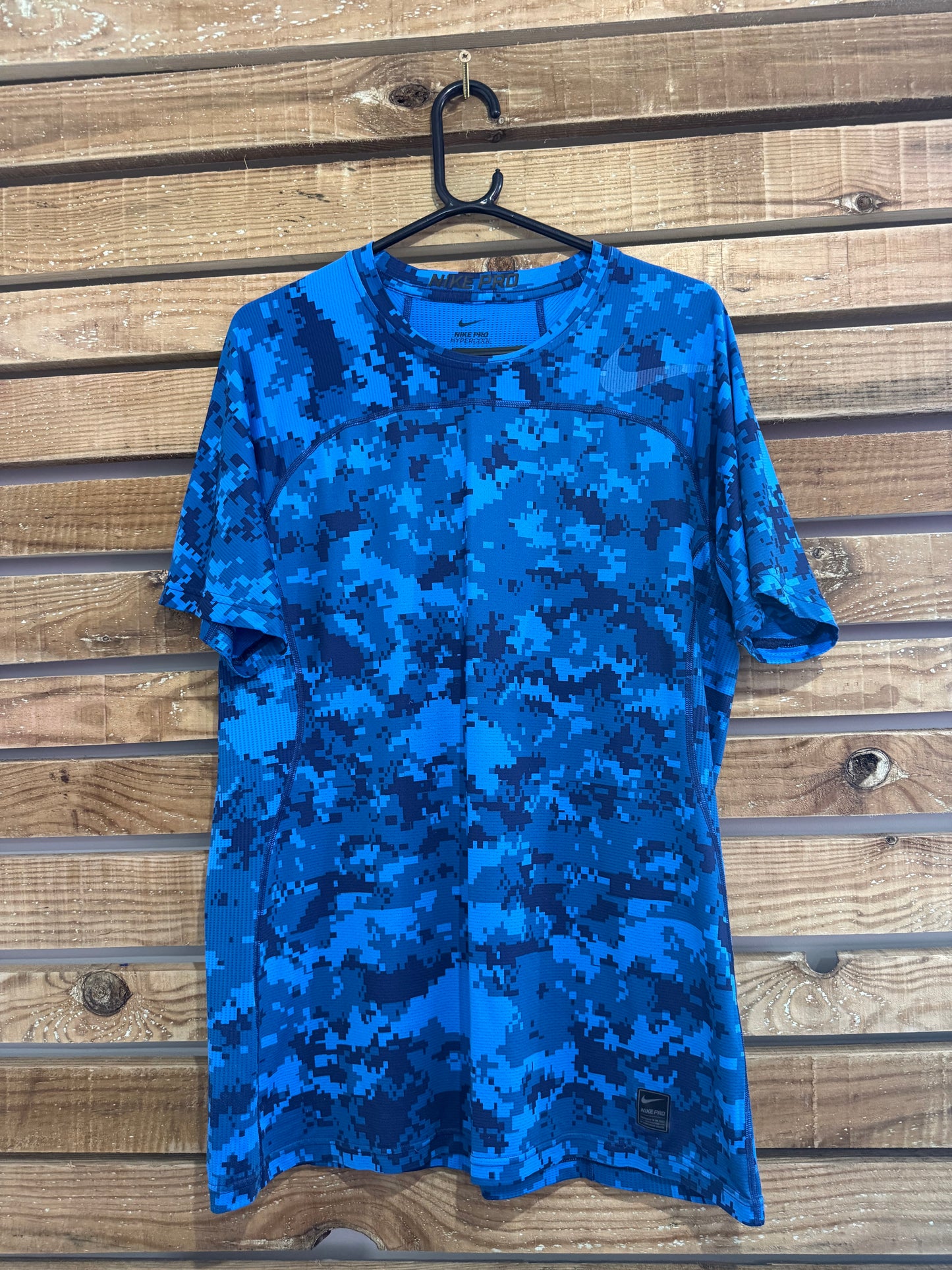 Nike Pro Hypercool Bitmap Camo T-shirt. Gym. Blue. Size Large.