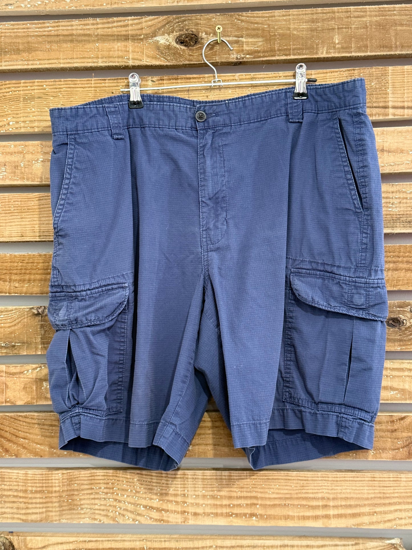 Vintage 90s Chaps-Ralph Lauren cargo cotton shorts. 40” waist. Blue. Golf/summer/holiday.