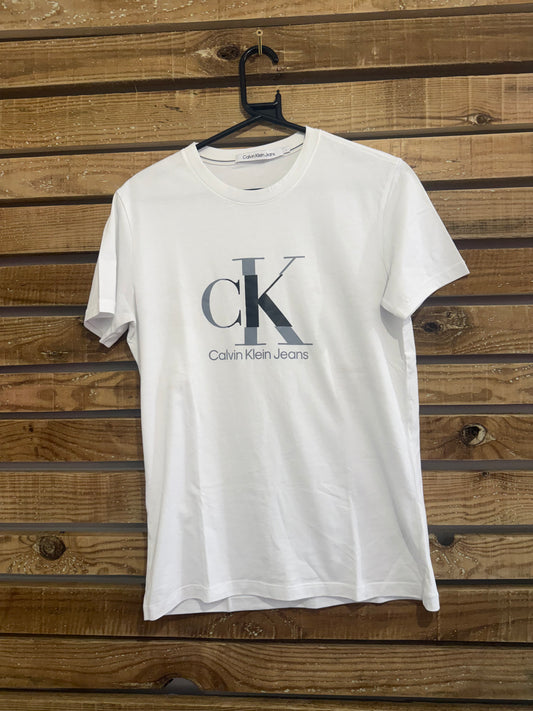 Vintage Y2K Calvin Klein logo T-shirt. White. Size Large.