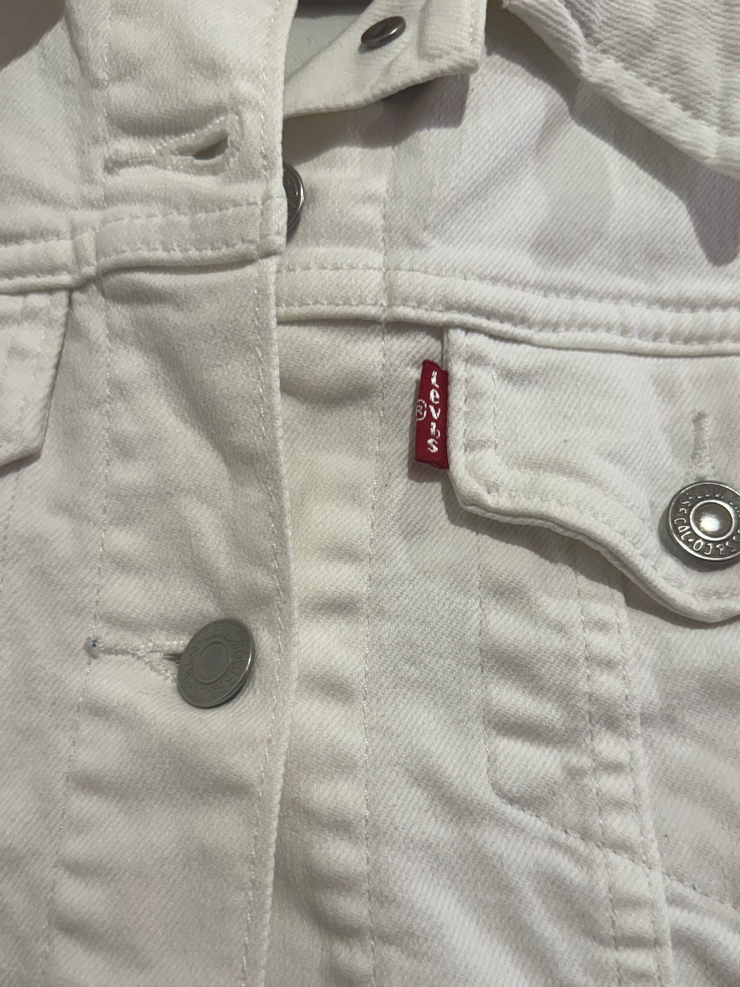 Vintage Y2K Levi’s white denim jacket. Size small