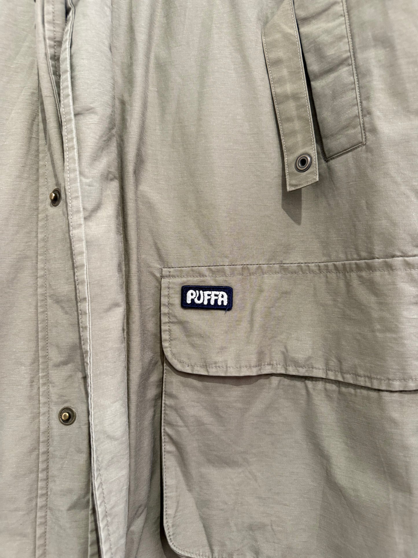 Vintage 90s original Puffa hooded Jacket/ coat. Green. Size Medium. Outdoors.