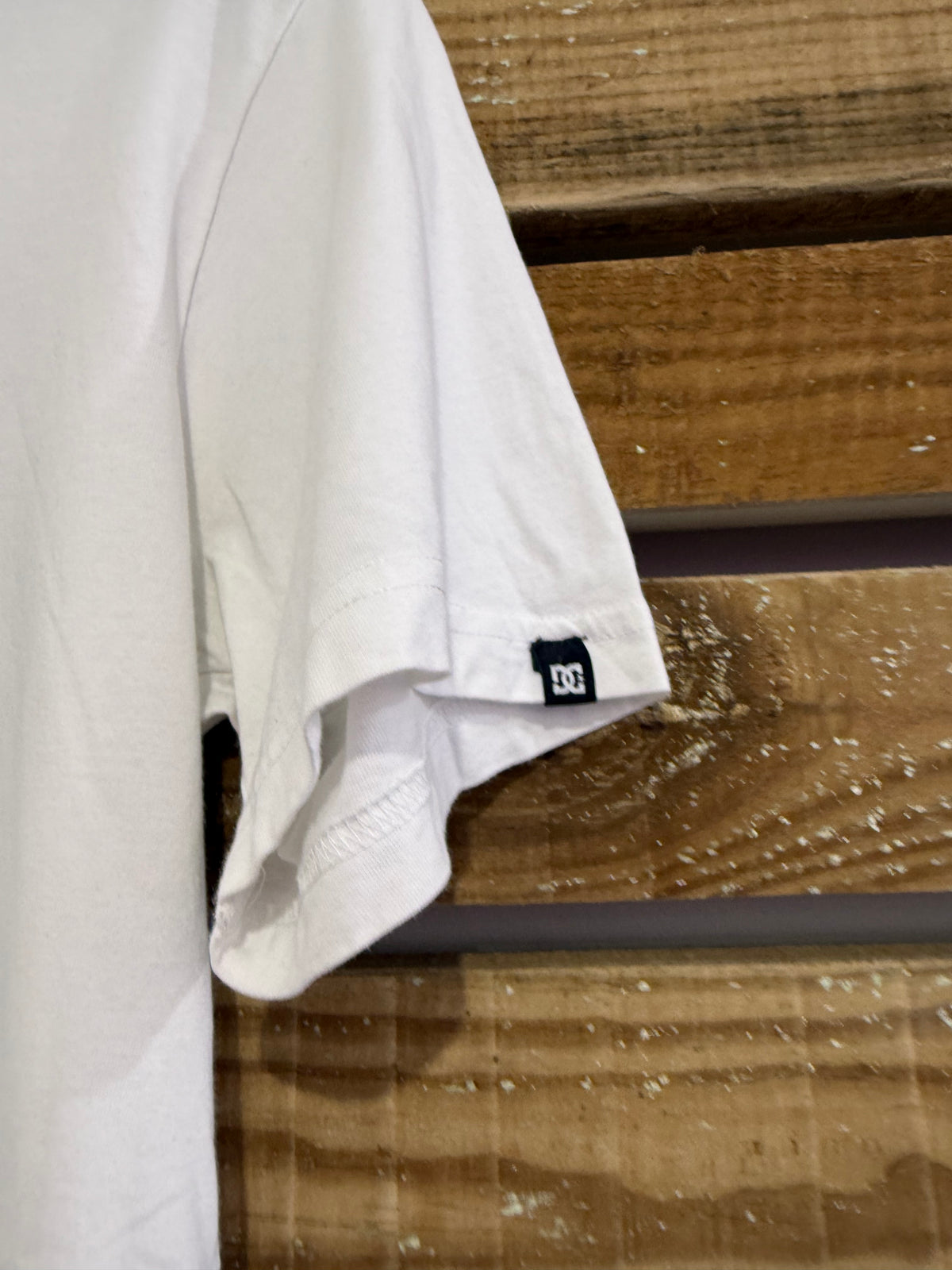 Vintage Y2K DC Shoes, Ben Davis T-Shirt. White. Size Small.