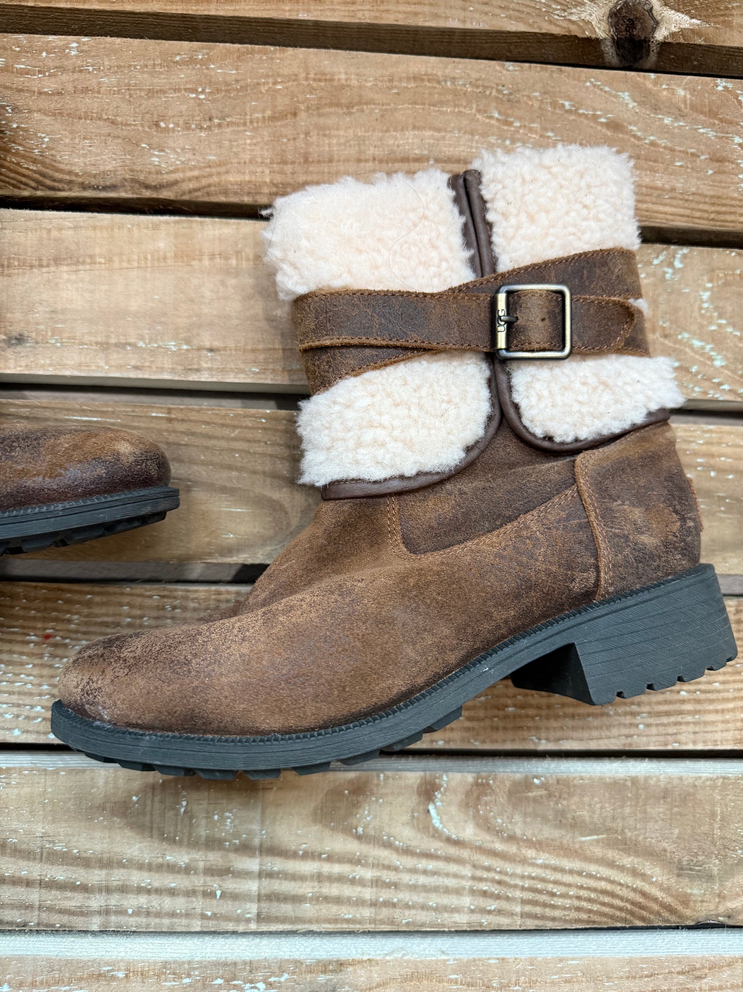 UGG Australia Blayre III chestnut leather biker boots. Sheepskin lined. Size UK5, EU38