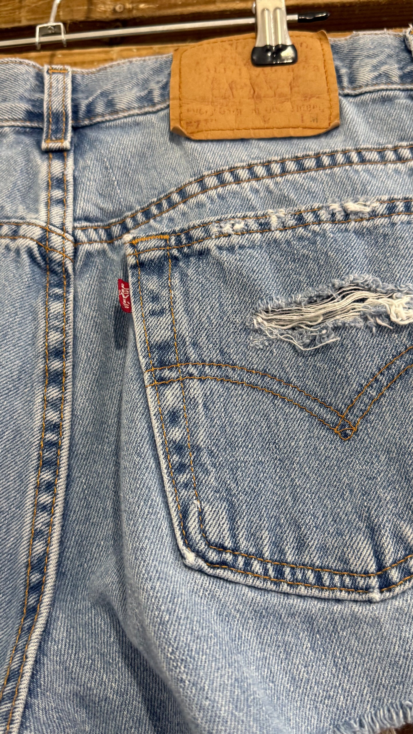 Vintage 90s Levi’s 577 Cut Off Denim Shorts. 32” waist, UK12.