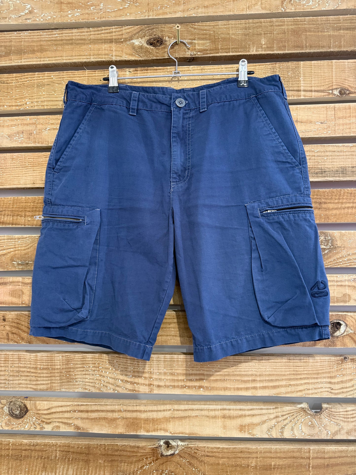 Vintage 90s Nike chino cargo cotton shorts. 35” waist. Blue. Golf/summer/holiday.