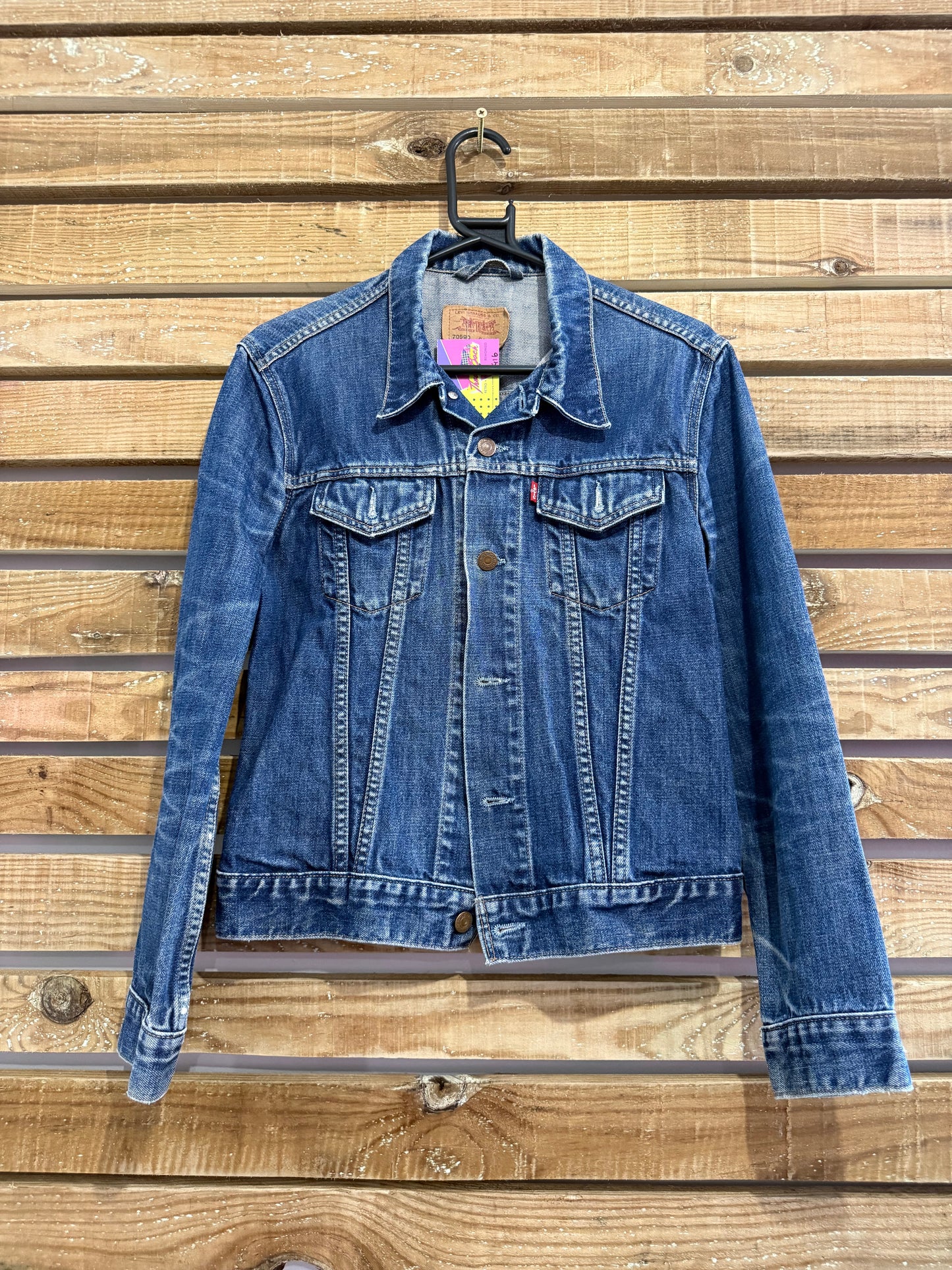 Vintage 90s Levi’s blue denim jacket. Size medium