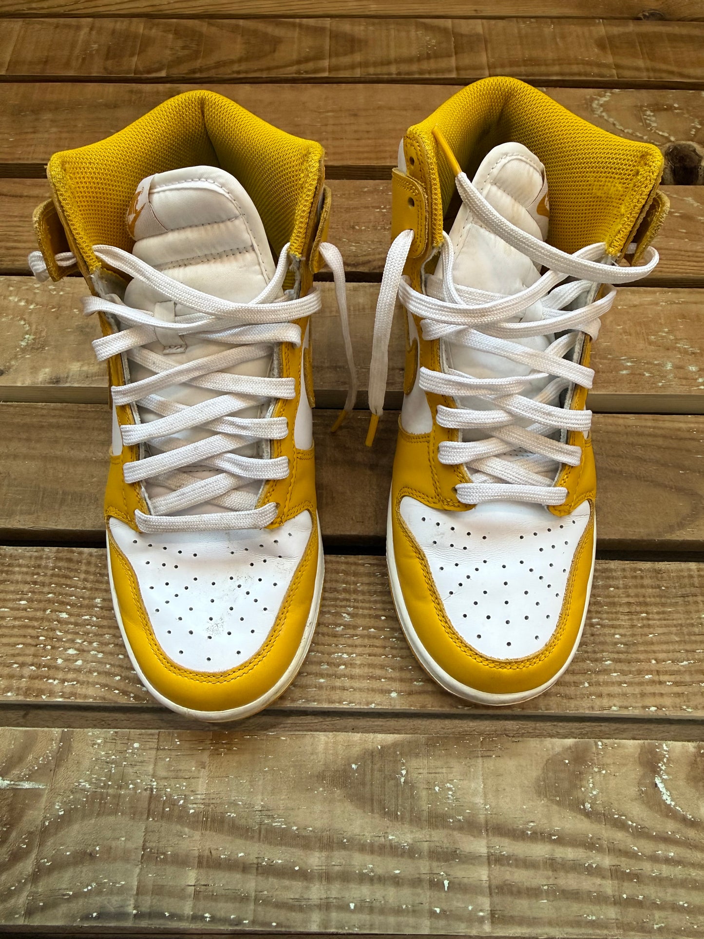 Nike Dunk High top Sulfer Trainers/ sneakers. Size 37.5 (UK4.5) yellow & white.
