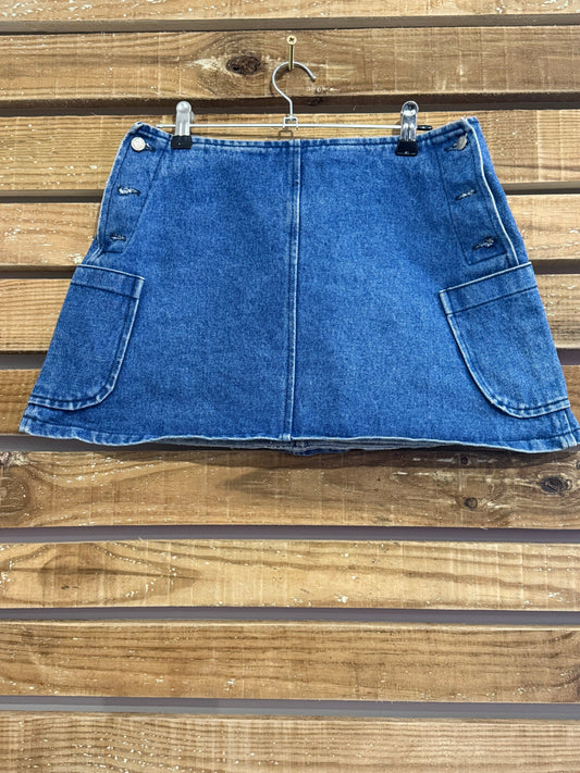 Vintage 70’s denim mini skirt. Size 8-10. 28” waist.