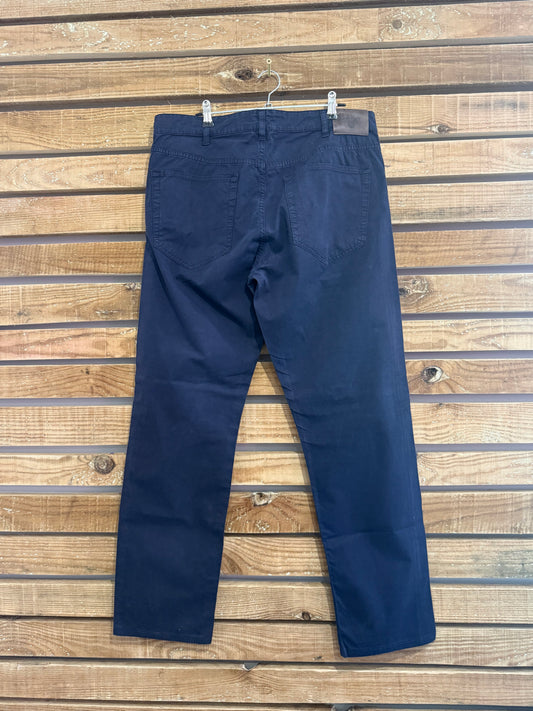 Vintage Y2K Gant chino style cotton jeans/trousers. 34 waist, 30” leg.