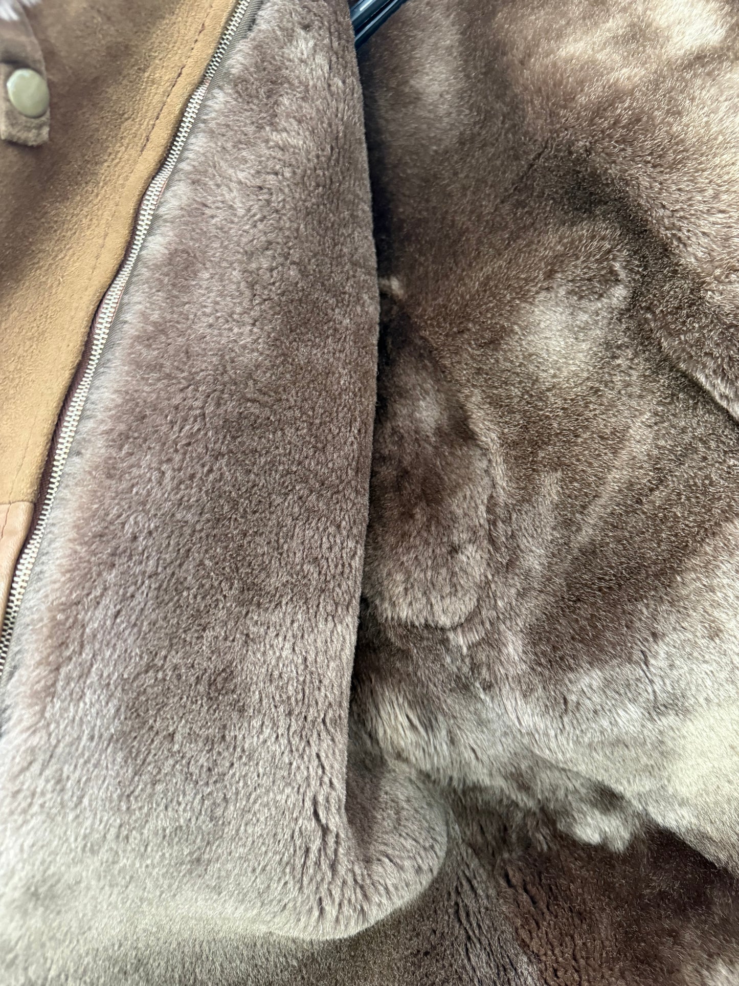 Vintage 70s sheepskin leather coat. Brown shearling. Size Medium.