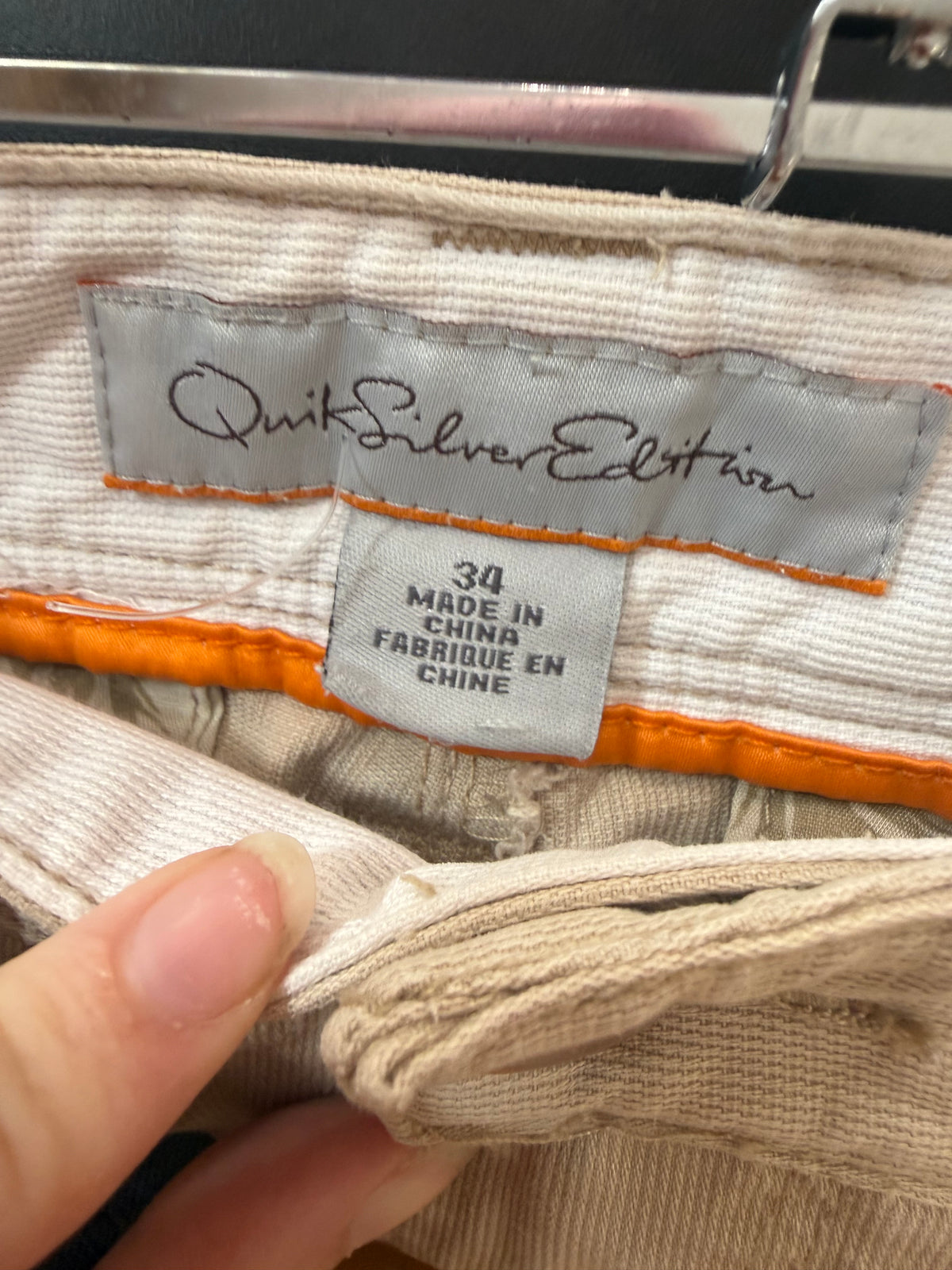 Vintage 90s Quiksilver chino cargo cotton shorts. 34” waist. Beige. Summer/holiday.