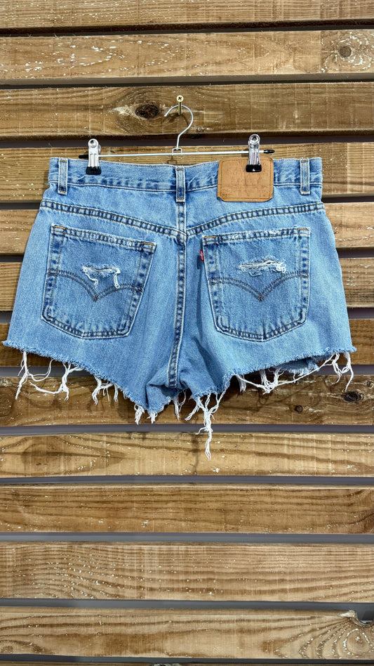 Vintage 90s Levi’s 577 Cut Off Denim Shorts. 32” waist, UK12.