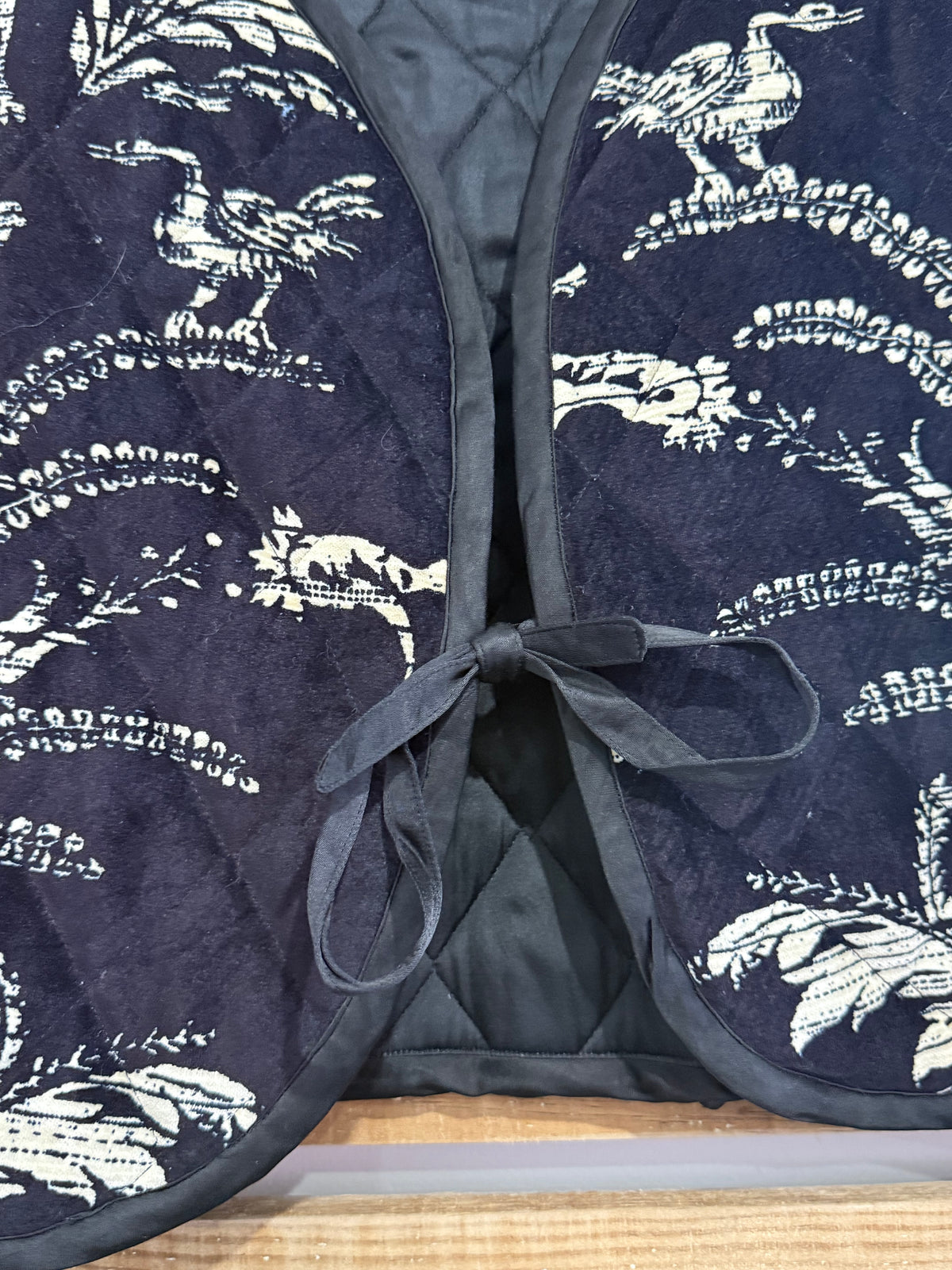 One Hundred Stars quilted velour Baroque print Waistcoat/ Gilet Jacket. Size Large