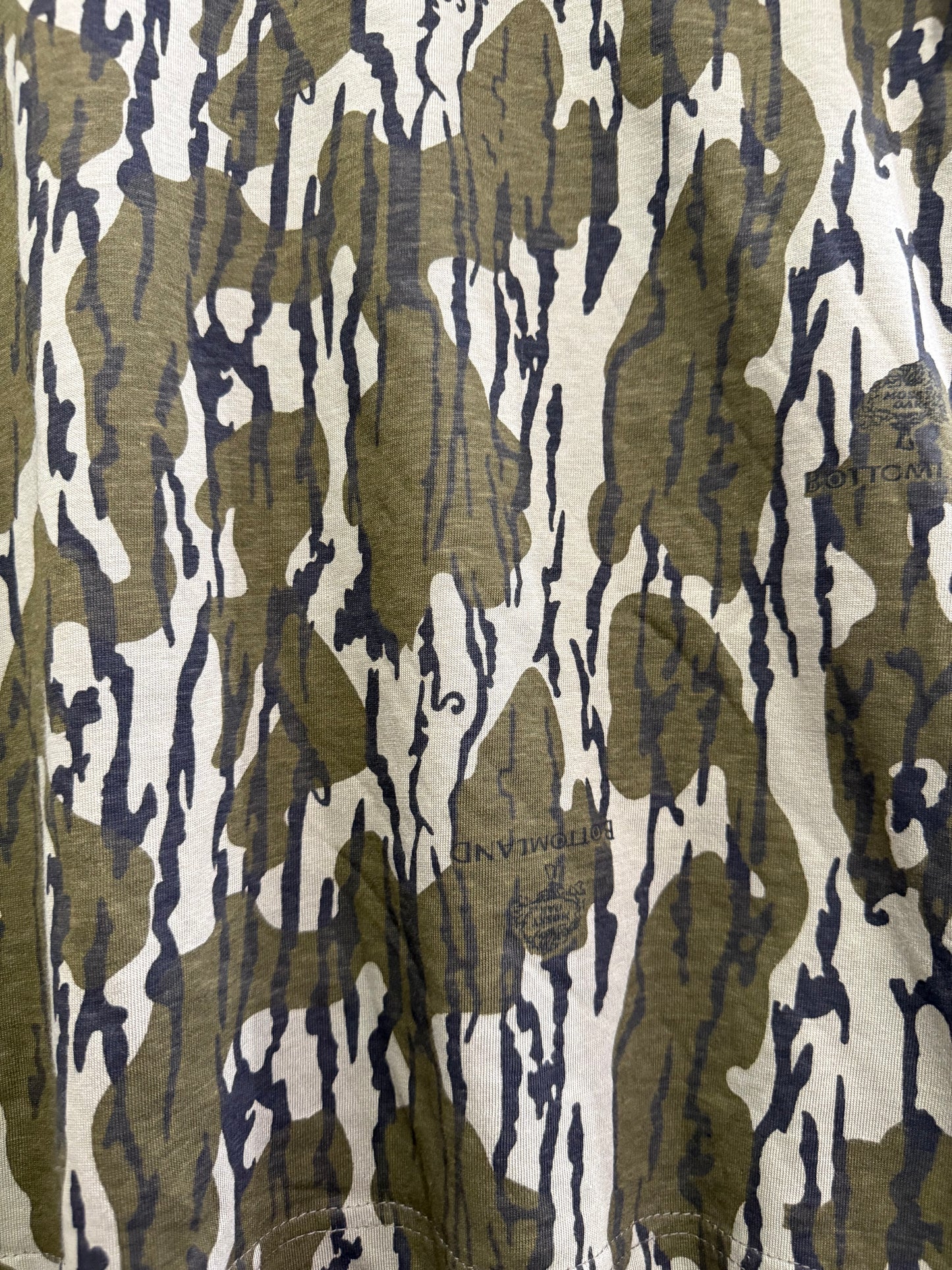 Mossy Oak camo/ army logo t-shirt. Deadstock. Hunting/ fishing/ festival. Size Medium.