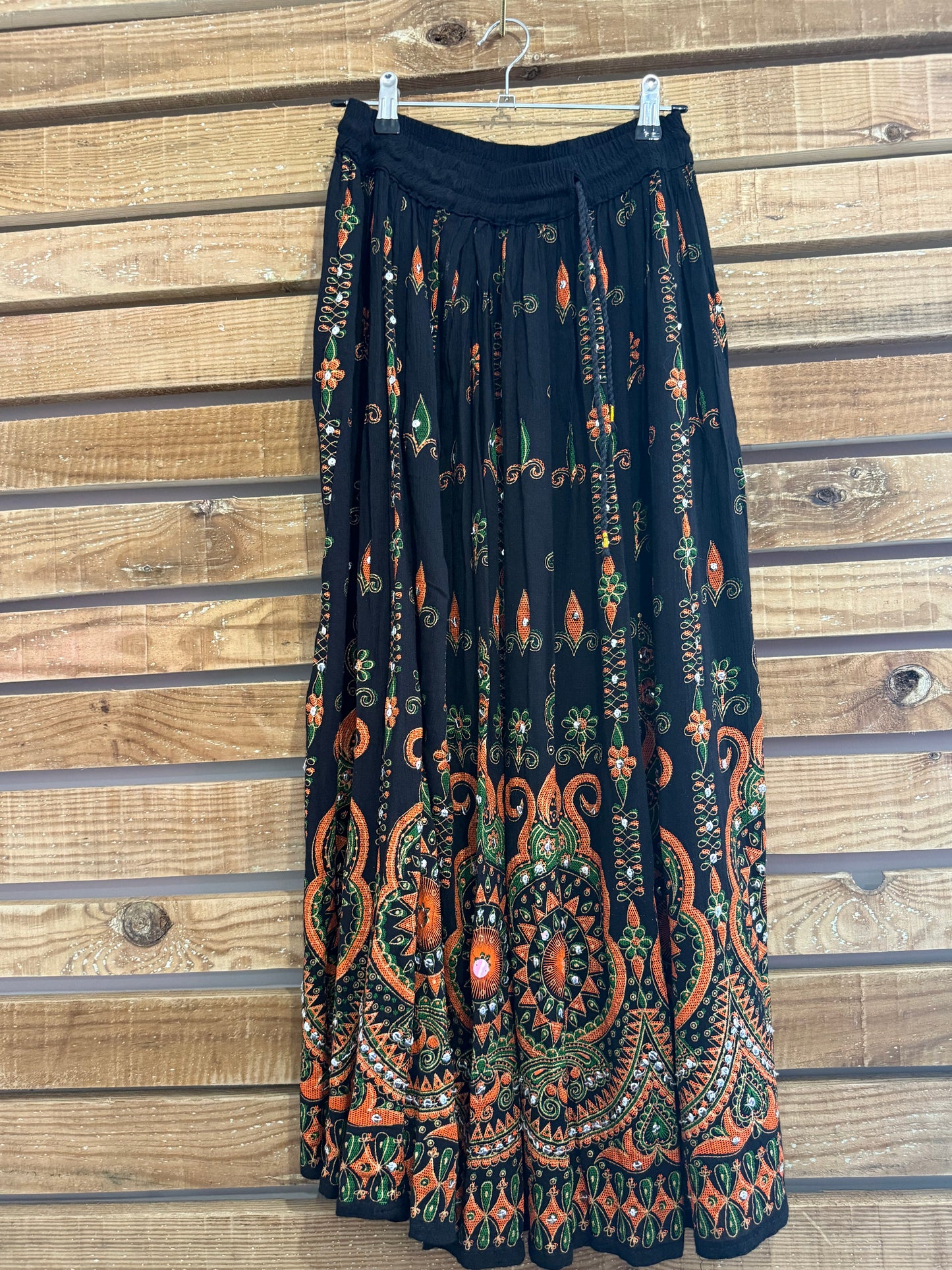 Vintage 90s Indian Boho embroidered skirt. Hippy. Free sizing.