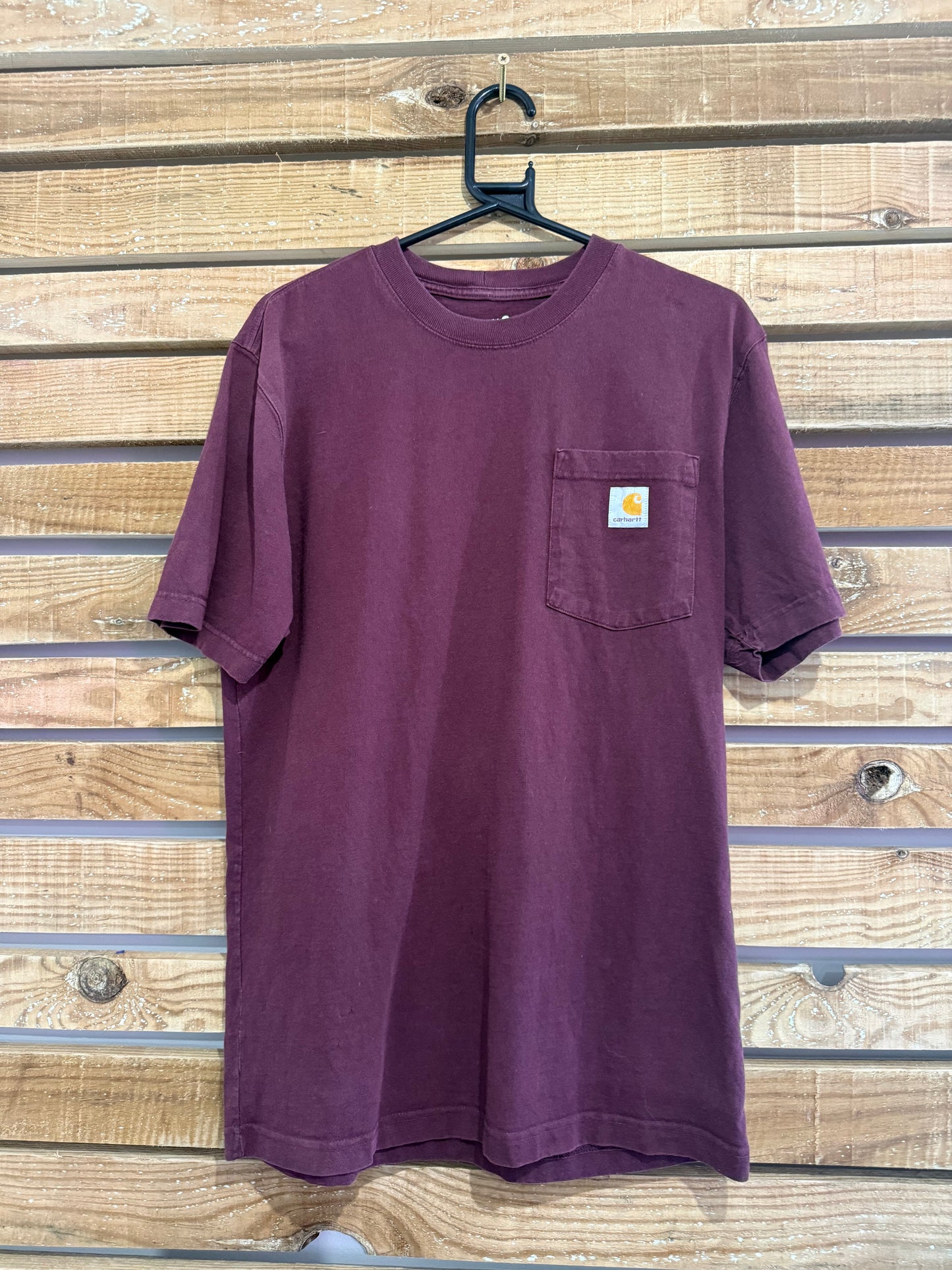 Carhartt logo pocket t-shirt. Burgundy. Workwear/ cowboy/ USA. Size Small.