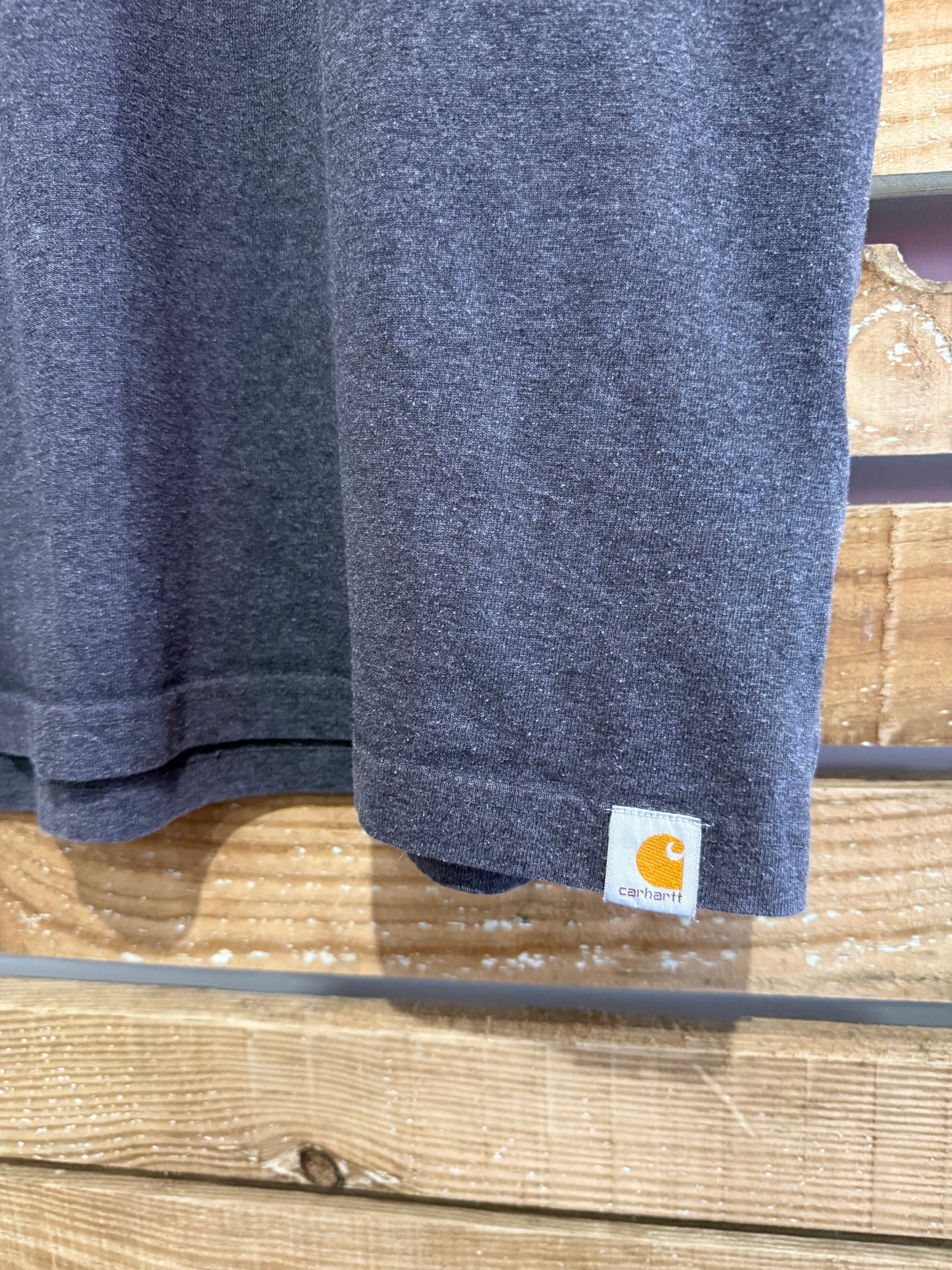 Carhartt mountain/ trees motif t-shirt. Spell-out. Grey. Workwear/ cowboy/ USA. Size XL