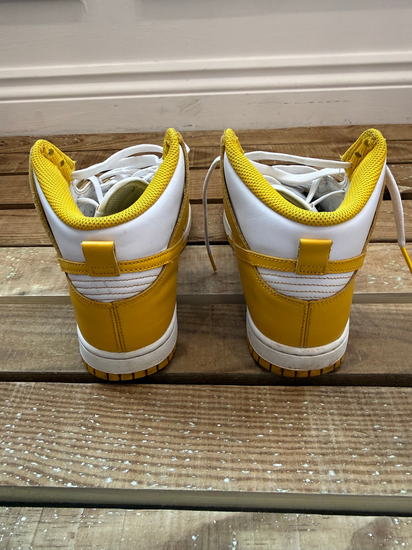 Nike Dunk High top Sulfer Trainers/ sneakers. Size 37.5 (UK4.5) yellow & white.