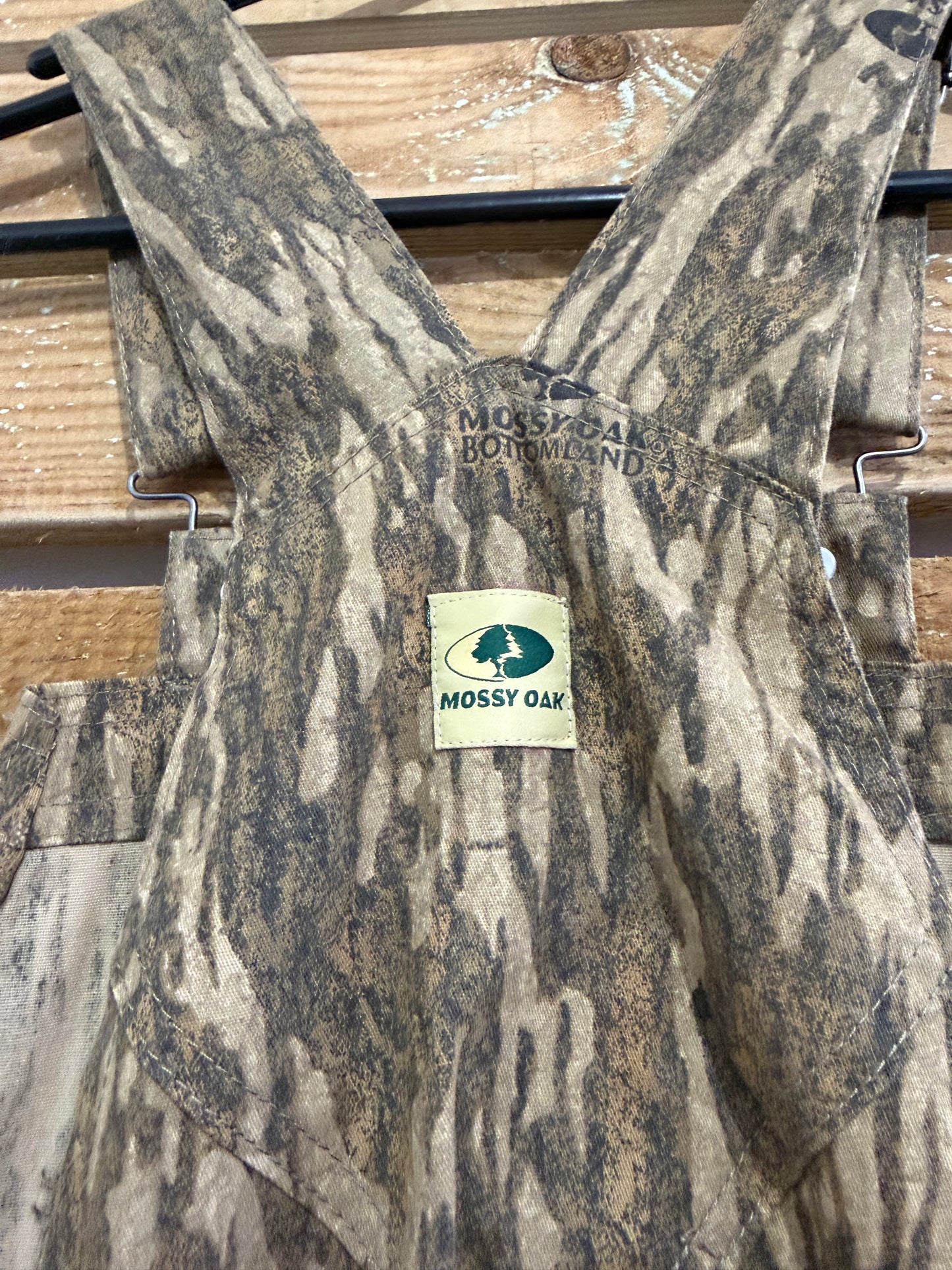 Mossy Oak Realtree Camo Bib overalls/ dungarees. Fishing/ hunting/ festival. Small. Deadstock