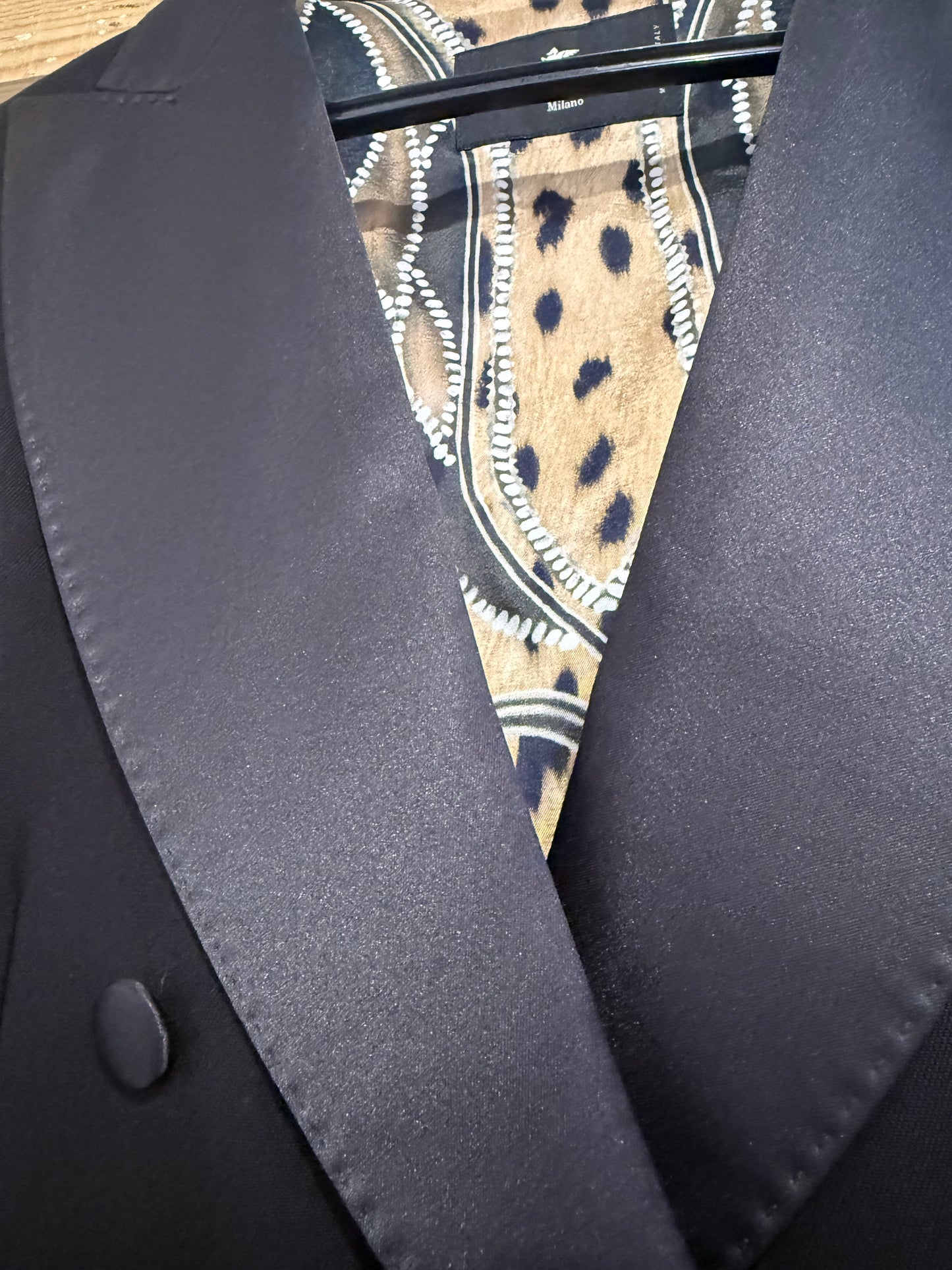 Etro Tuxedo style double breasted button up blazer/ jacket. Black. EU42