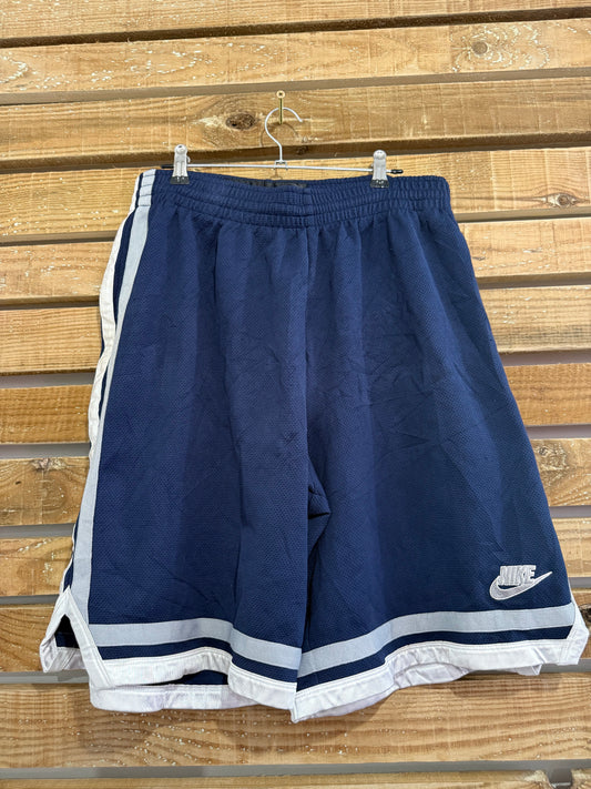 Vintage Y2K Nike sports shorts. 30”-36” waist. Size Medium