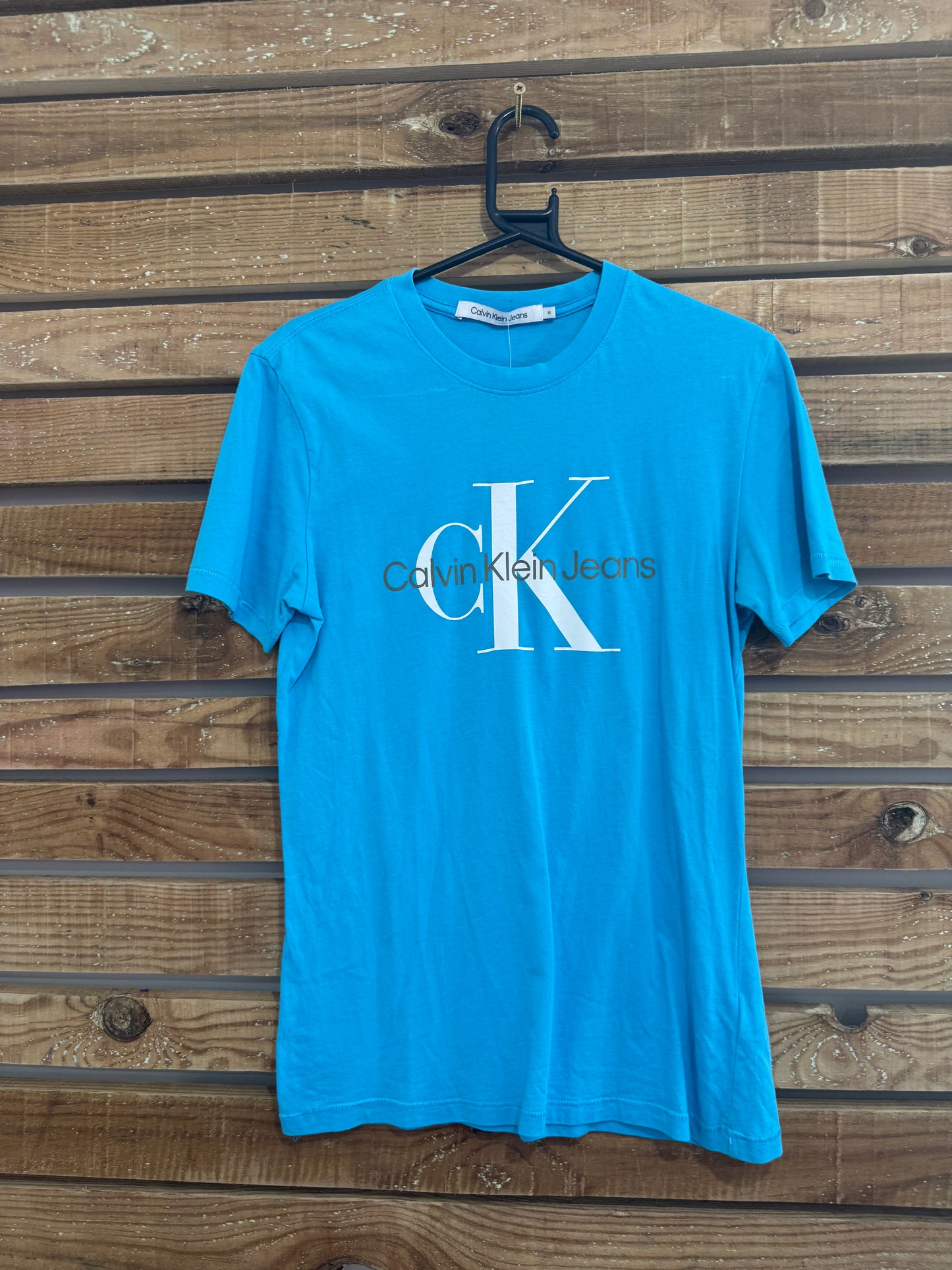 Vintage Y2K Calvin Klein logo T-shirt. Size Medium.